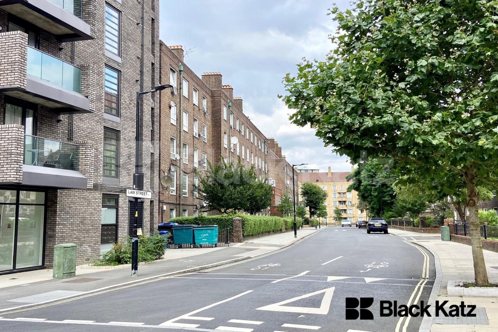 Neutrally decorated, prime location, wooden floors throughout  Law Street, Borough/London Bridge